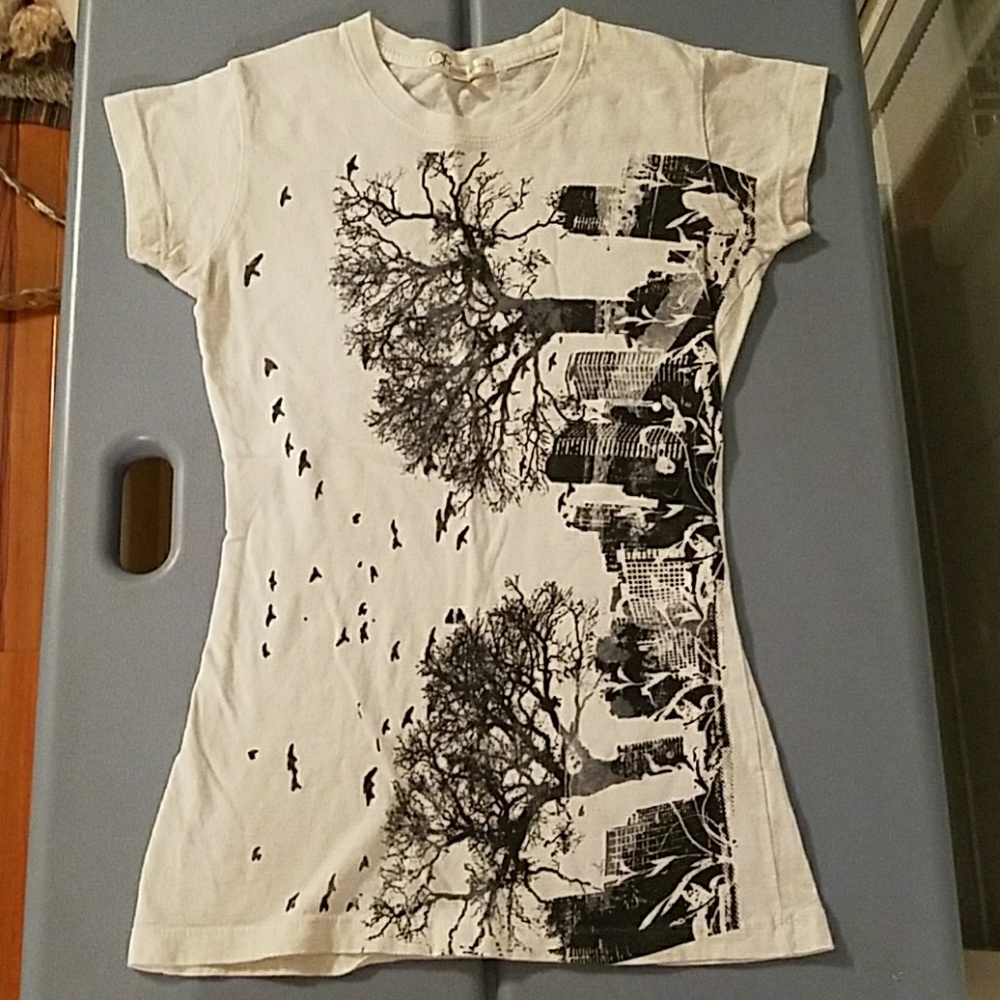 Juniors tee shirt